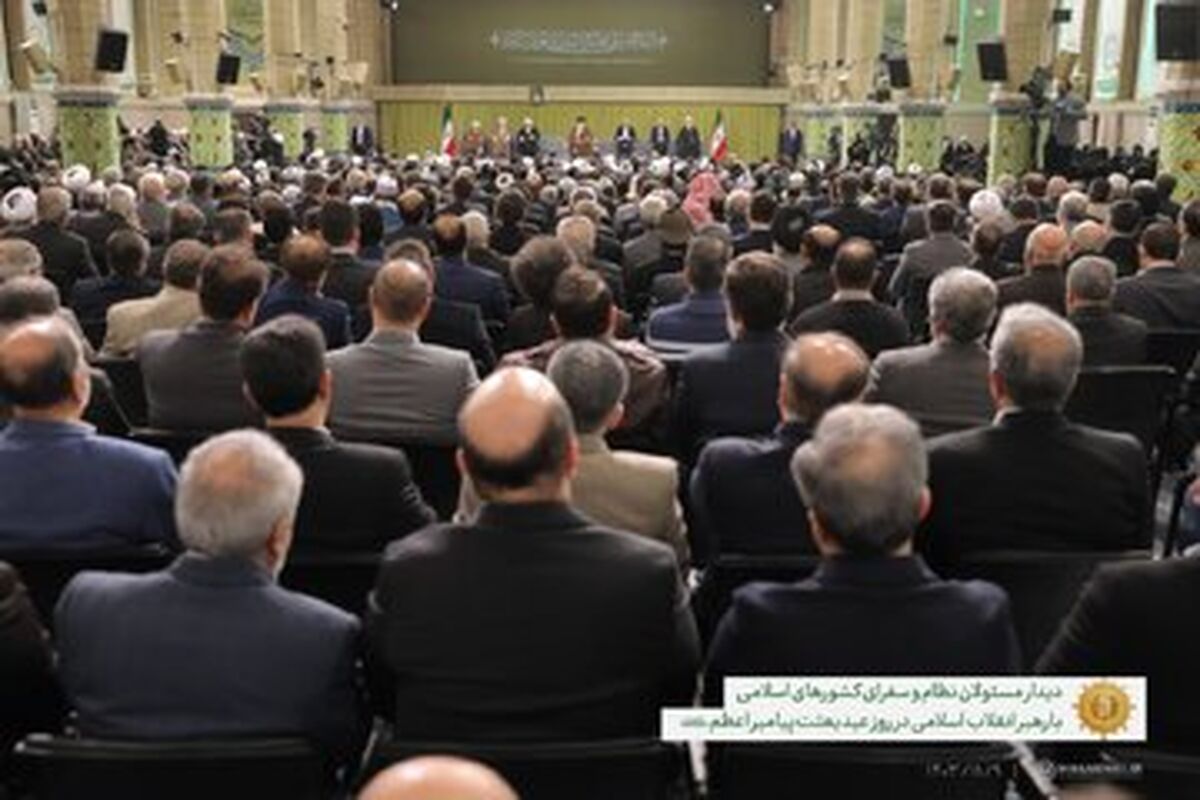 عکسی از سردار قاآنی در دیدار رهبری با پوشش متفاوت

