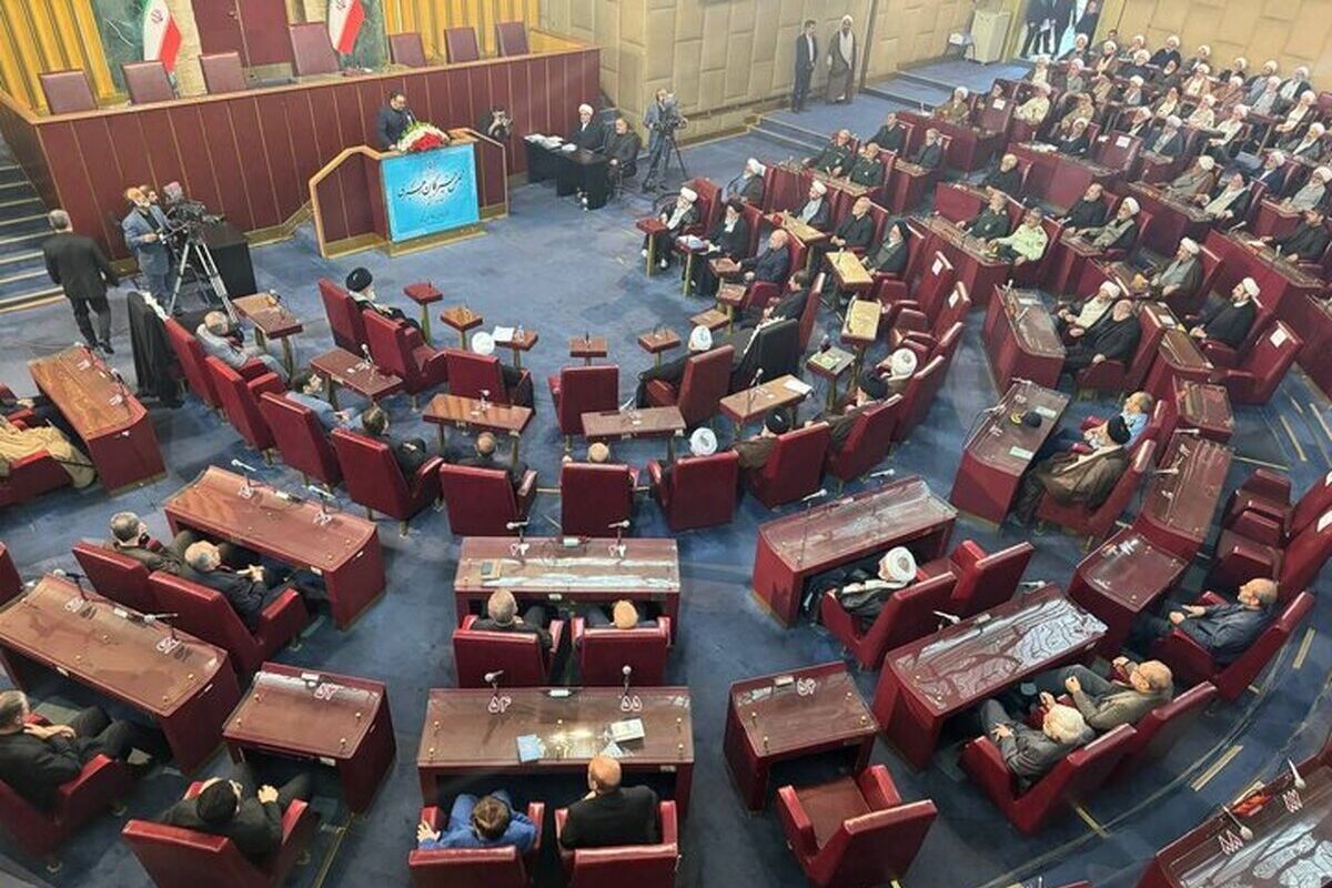 تصاویر پُربازدید از پزشکیان و احمدی‌نژاد در یک جلسه
