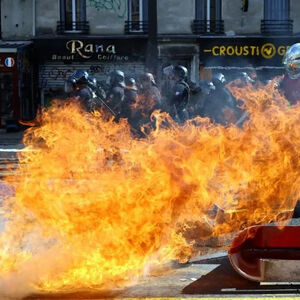پاریس در آتش/ انقلاب دانش‌آموزی به کجا می‌رسد؟