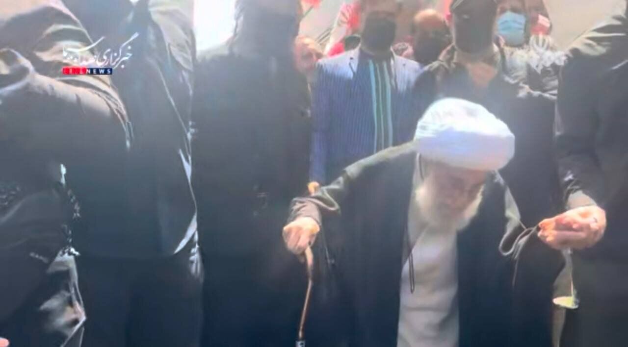 نخستین تصاویر از آیت الله جنتی پس از آغاز جنگ ۴۰ روزه/ حضور دبیر شورای نگهبان در مراسم تشییع پیکر رهبر شهید