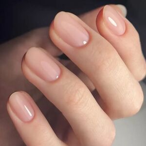 ناخن بی رنگ ترند شد/ عکس