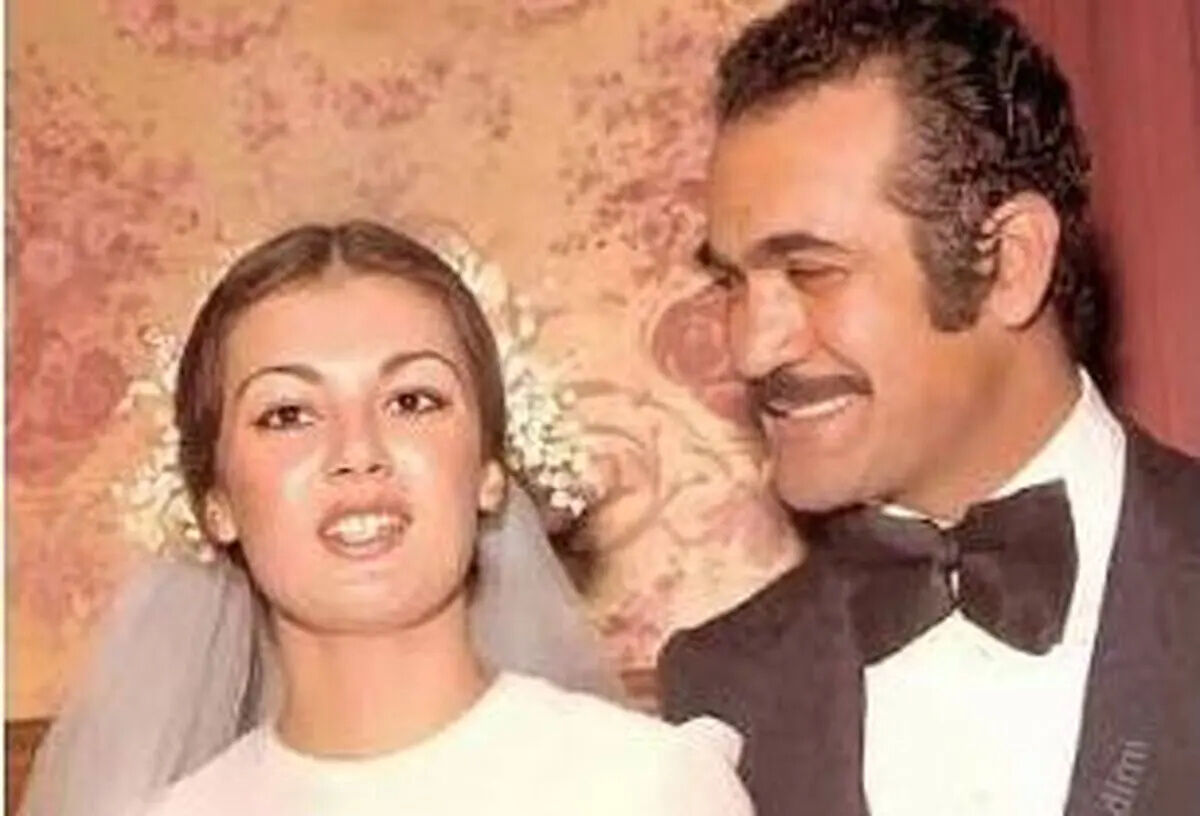 تصویری از ژست متفاوت فریدون فرخزاد در روز عروسی اش