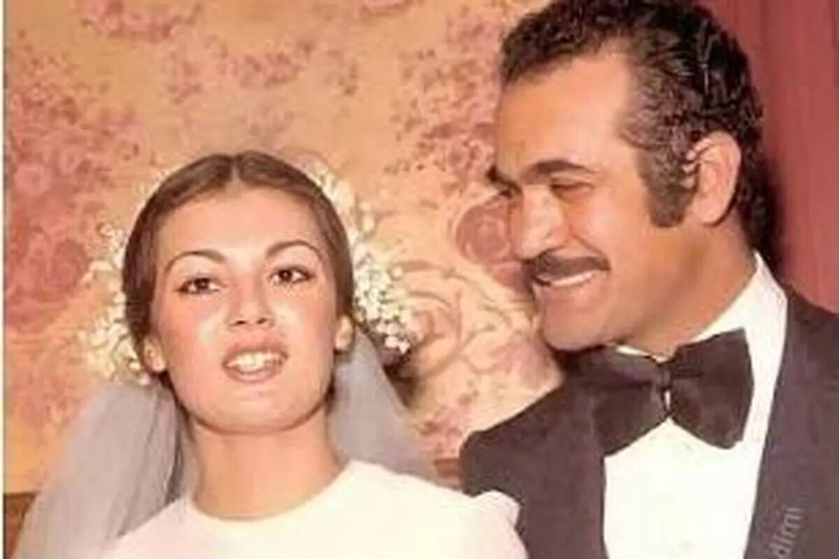 تصویری از ژست متفاوت فریدون فرخزاد در روز عروسی اش