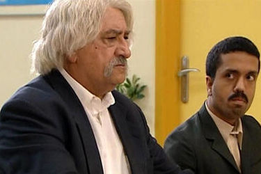 نماز خواندن بازیگر سریال ستایش روی دیوار چین/ ویدئو