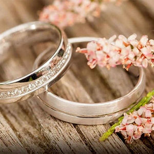 بنری عجیب در یک روستا درباره ازدواج/ عکس