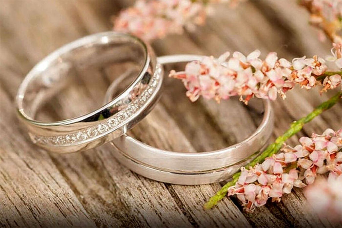 بنری عجیب در یک روستا درباره ازدواج/ عکس