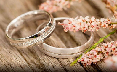 بنری عجیب در یک روستا درباره ازدواج/ عکس