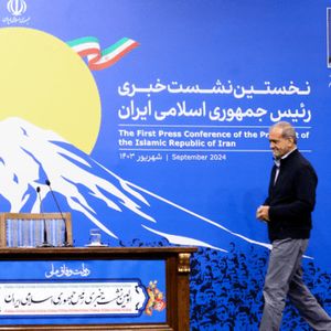 نشست خبری رئیس‌جمهور به تعویق افتاد!