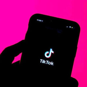لحظات دردناک جان دادن یک جوان در لایو تیک تاک/ ویدئو +18