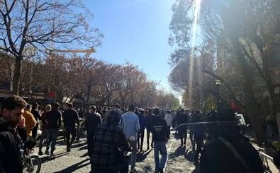تجمع در محدوده بازار تهران/ راسته‌های ۱۵ خرداد، بازار طلا و ناصرخسرو تعطیل شدند 