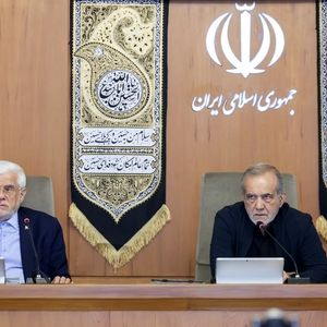 پزشکیان: تا من هستم، دکتر عارف هم هست