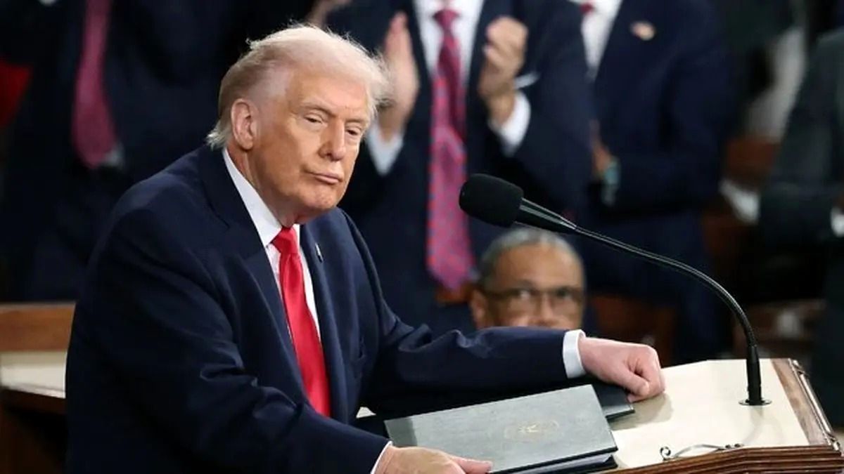 دونالد ترامپ پستی که در آن خودش را شبیه حضرت عیسی نشان می‌داد، حذف کرد