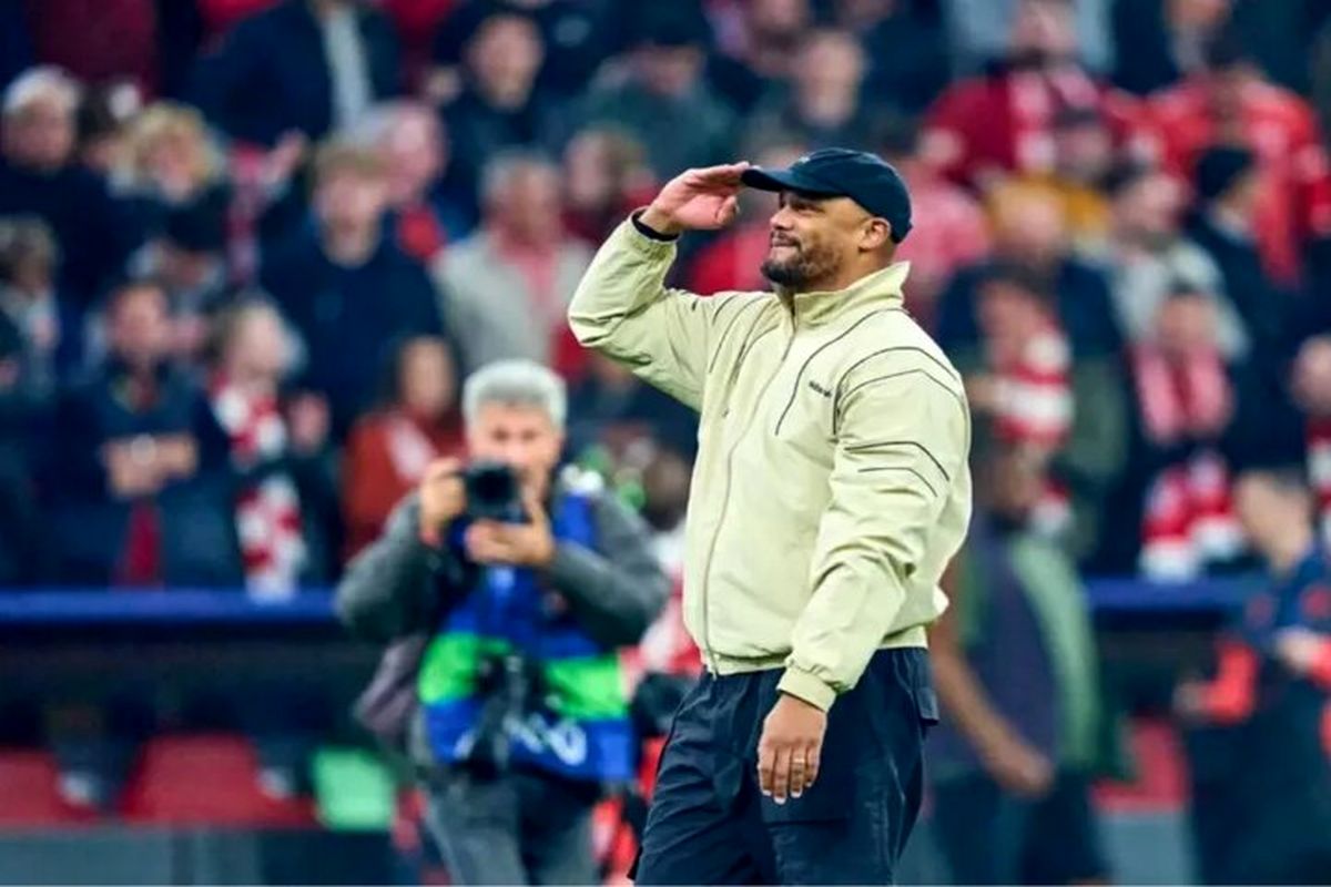 حمایت ویژه نماینده مجلس از پسرش با شال بایرن مونیخ!/ عکس