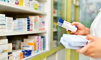 وزیر بهداشت: با کمبود دارو و تجهیزات مواجه نیستیم