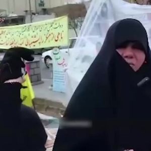 تجمع‌کننده حجاب: به من پیشنهاد پول دادند!
