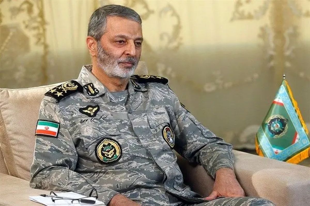 
اشتباه می‌کنند آنهایی که ما را بین دو انتخاب  مخیر کرده‌اند یا امضا یک تکه کاغذ یا قبول ضربه نظامی!