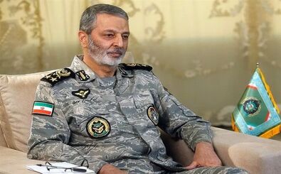 
اشتباه می‌کنند آنهایی که ما را بین دو انتخاب  مخیر کرده‌اند یا امضا یک تکه کاغذ یا قبول ضربه نظامی!