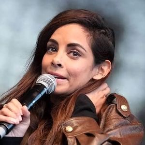 بازیگر زن مشهور، مزاحم آنلاین جنسی‌اش را پیدا کرد: شوهرش!/ عکس