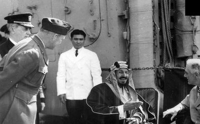 پادشاه اول عربستان در حال خوردن یک شتر کامل
