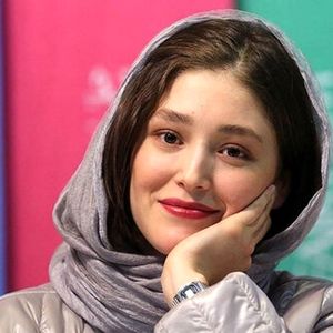 گریم مردانه فرشته حسینی در جزیره خبرساز شد
