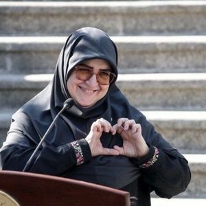 واکنش سخنگوی دولت به تصویر منتشر شده از وی در حال نشان دادن  نماد قلب/ ویدئو