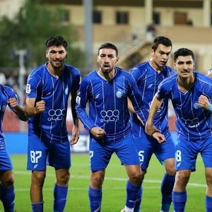 دروازه‌بان استقلال بابانوئل شد/ عکس