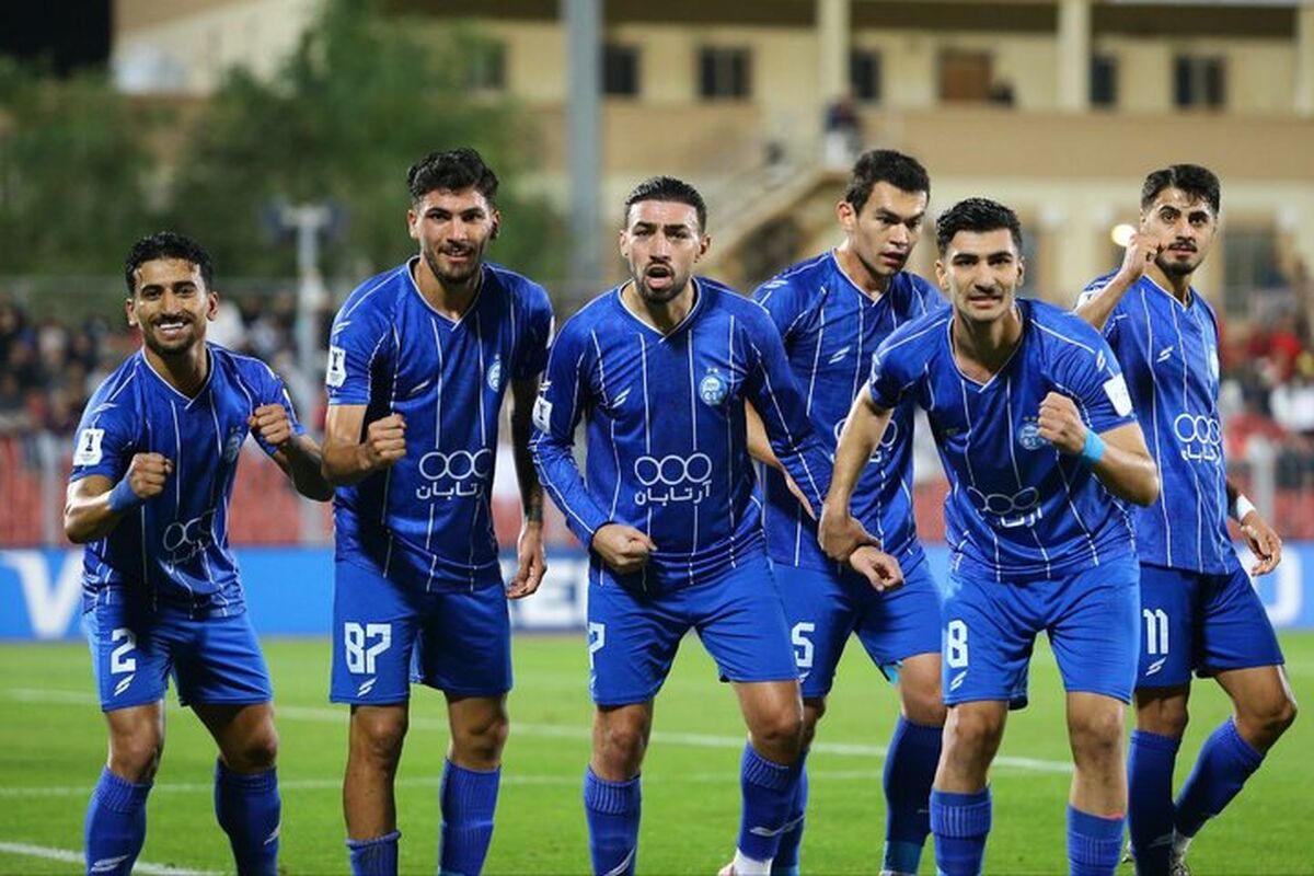 دروازه‌بان استقلال بابانوئل شد/ عکس