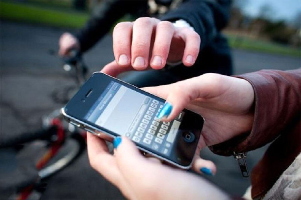 لحظه شناسایی سارقان توسط دختر جوان در اصفهان/ ویدئو