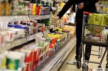 دلار ۲۳ هزار تومان ارزان شد؛ چرا کالاها گران ماندند؟