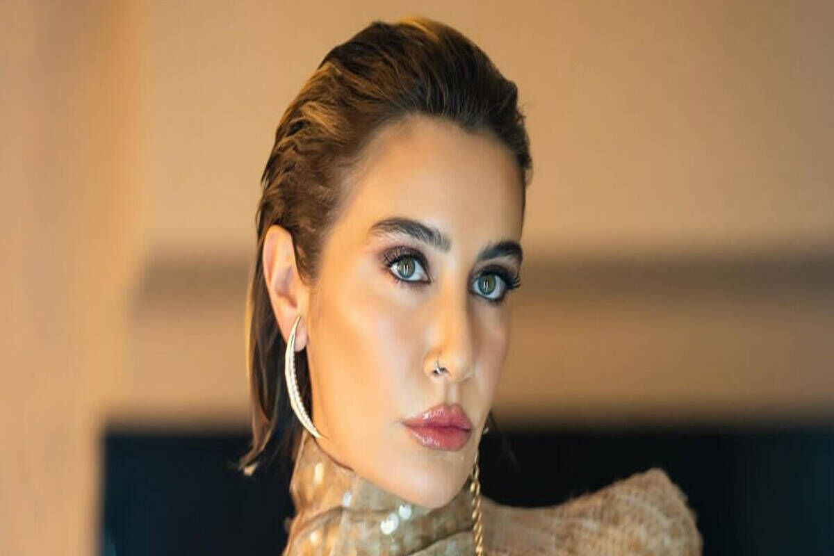 چهره خواننده زن ترکیه ای بدون فیلتر و آرایش/ عکس