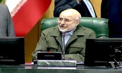 نماینده مجلس: دیروز یک جلسه بی‌خودی گذاشتیم، دو هزار تومان رفت روی دلار