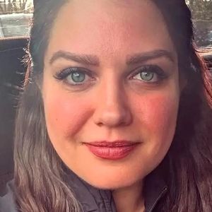 «سوزانا آلوز» بازیگر خارجی سریال بیگانگان در کنار همسرش/ عکس