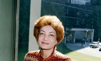 تصویری جذاب از «اشرف پهلوی» در حال اسب سواری