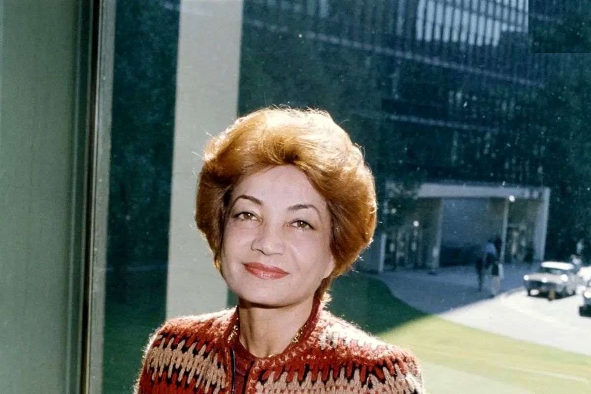 تصویری جذاب از «اشرف پهلوی» در حال اسب سواری