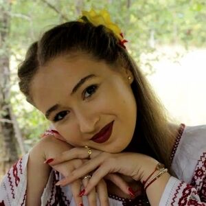 مرگ ناگهانی خواننده ۱۷ ساله بر اثر سکته مغزی لحظاتی پیش از اجرا