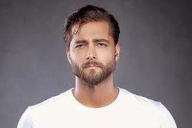 امیر مقاره: هیچوقت بچه پولدار نبودم/ از اول مستاجر بودیم/ ویدئو