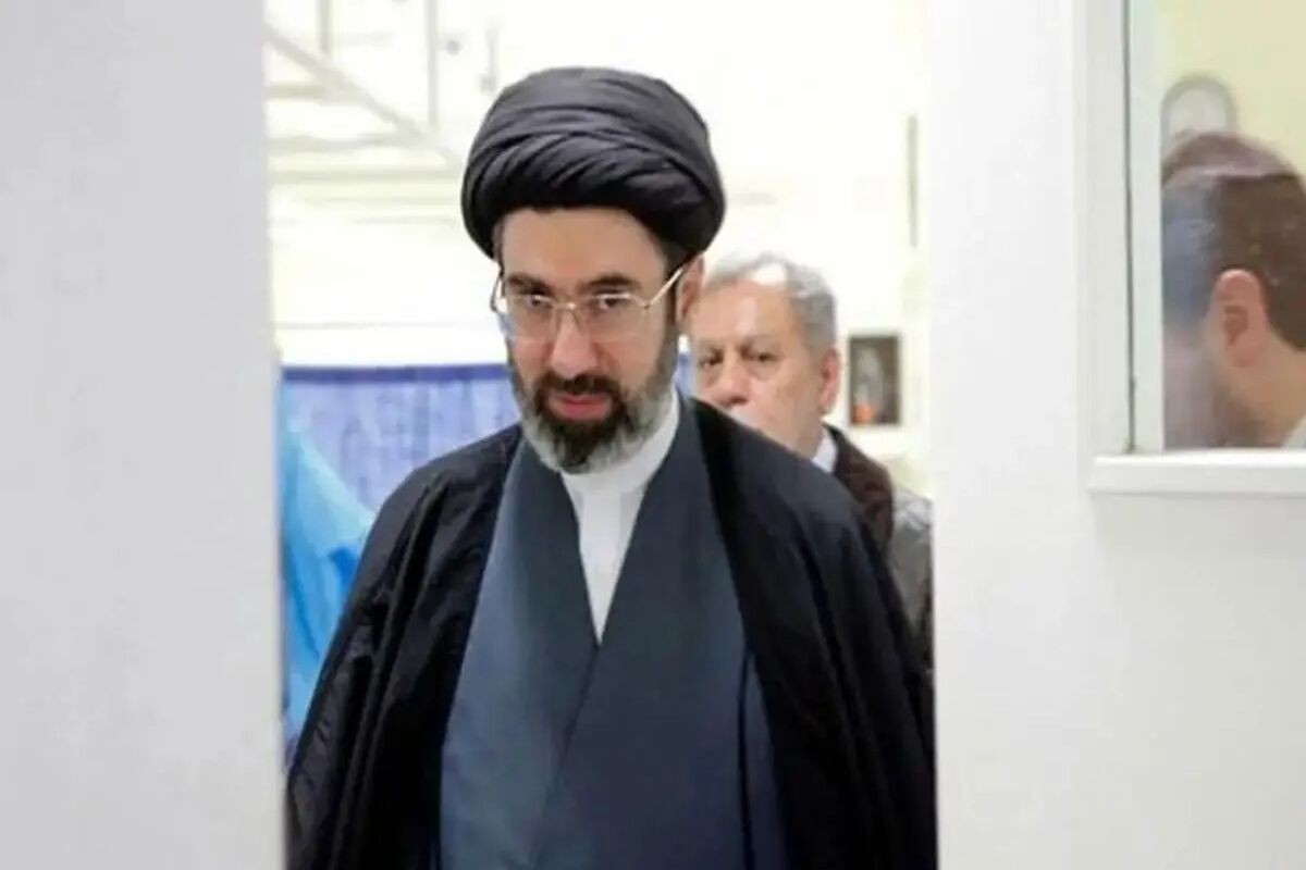 تصاویر دیده نشده از مجتبی‌ خامنه‌ای در جبهه