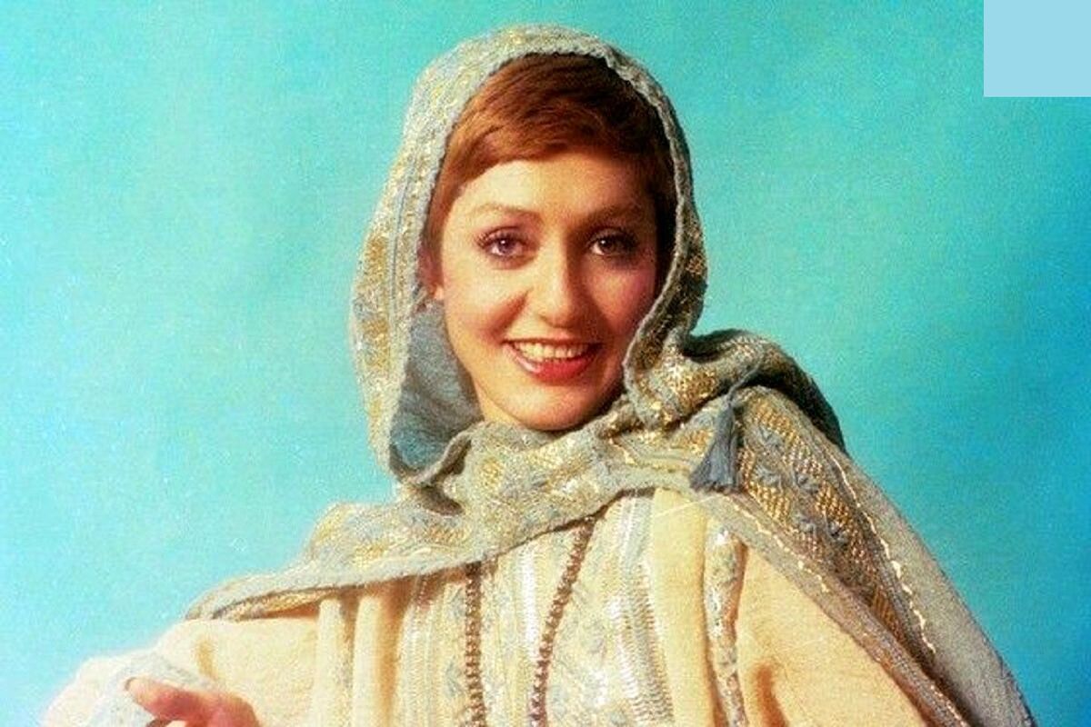گوگوش در نوجوانی در آغوش پدرش صابر آتشین/ عکس