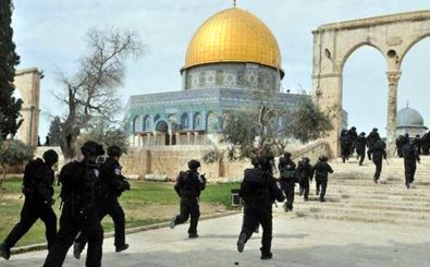 حمله به نمازگزاران همزمان با بسته شدن مسجد الاقصی/ ویدئو