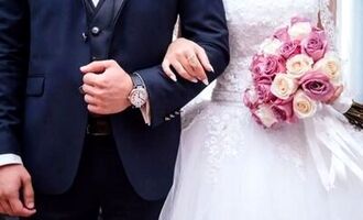 آتش گرفتن لباس عروس و داماد در پشت صحنه فیلم عروسی شان/ ویدئو