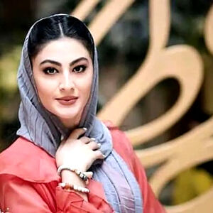 عکس مریم مومن با تیپ تابستانی‌اش در خیابان