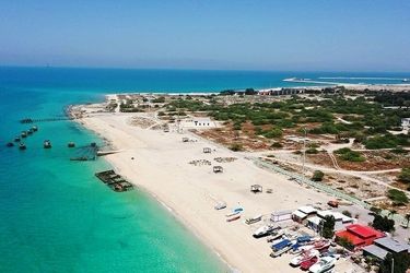 فیلم منشوری از مردان و زنان برهنه در ساحل  کیش/ دادستانی برخورد کرد