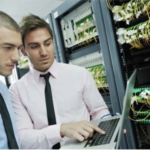 چرا 80٪ دیتاسنتر های شرکت های ایرانی «بمب ساعتی» هستند؟ + راهنمای خنثی سازی آن