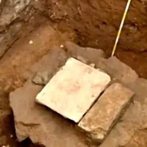 «سنگ پادشاهی» 500 ساله از «فاضلاب» بیرون آمد 