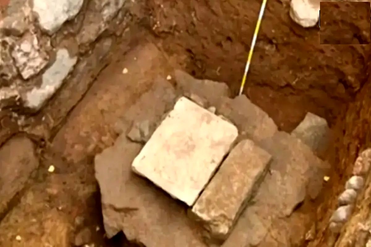 «سنگ پادشاهی» 500 ساله از «فاضلاب» بیرون آمد 