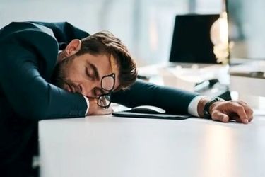 چرا بدون کار کردن هم خسته‌ایم؟/ بیماری پنهان عصر جدید