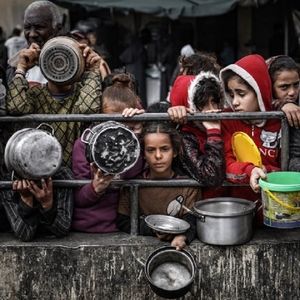 مضحکه ای به نام کمک هوایی به غزه