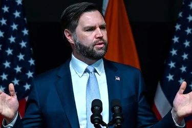 معاون ترامپ منکر برنامه حمله به ایران شد!/ ویدئو