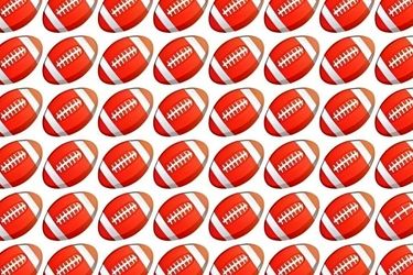 در میان این توپ های فوتبال آمریکایی کدام یک متفاوت است؟