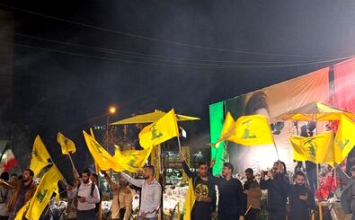 پوشش متفاوت یک زن در جشن حمله موشکی
